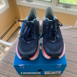 HOKA - W Clifton - Size 7